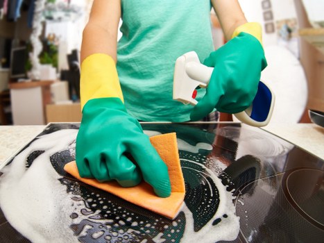 Turnover cleaning essentials for a guest-ready vacation rental bathroom